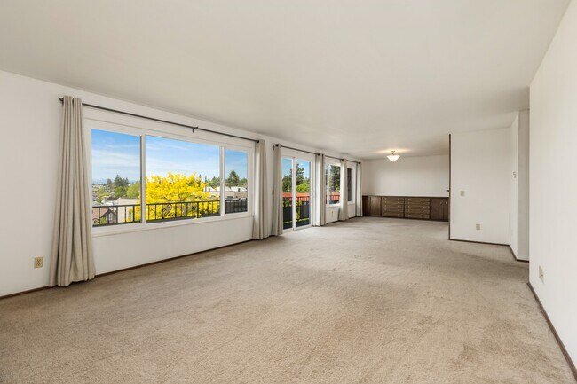 Building Photo - Charming 2BR/2BA Home with Private Balcony...