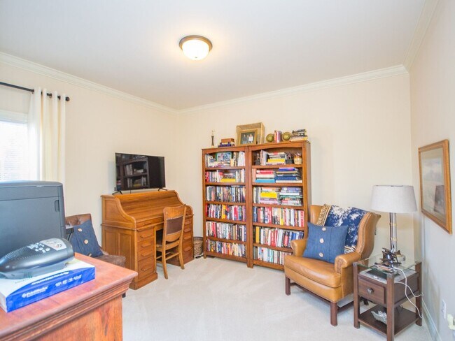 Building Photo - Lake Forest Subdivision. Enjoy all the amenities!