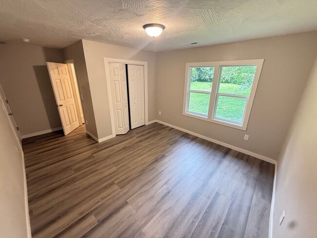 Building Photo - 3 Bed 2 Bath Springfield, MO
