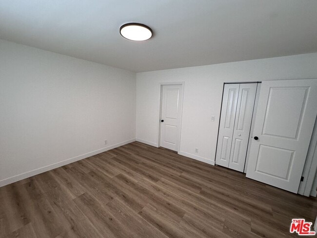 Building Photo - 314 S Clark Dr