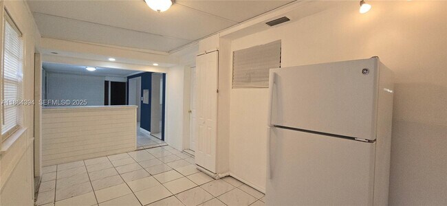 Building Photo - 502 N 70th Way