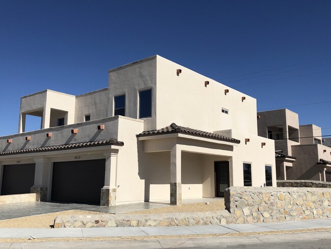 Primary Photo - Townhomes on Secondwood