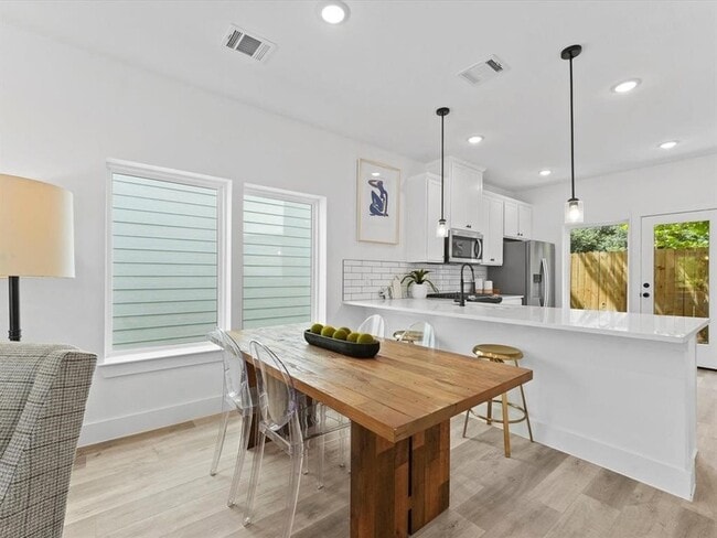 Building Photo - 1448 Dewalt St