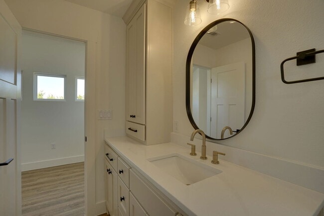 Building Photo - 108 Cardinal Wds