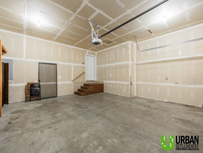 Building Photo - 9820 E Knox Ave