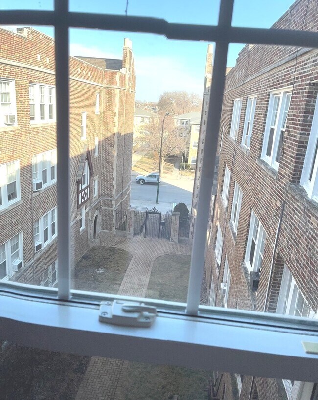 Building Photo - 3908 N Central Ave