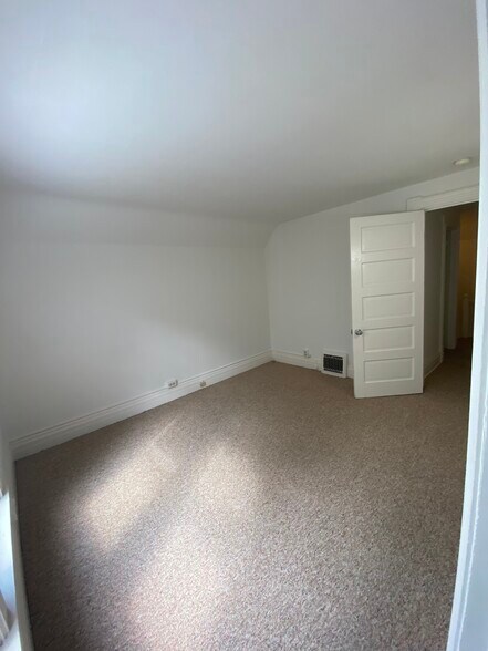 Bedroom 5 - 952 Grant St