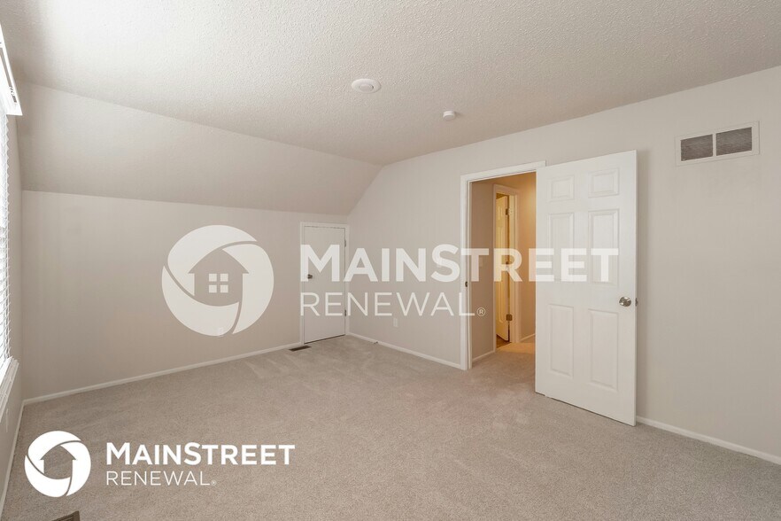 Building Photo - 1122 E Sleepy Hollow Dr