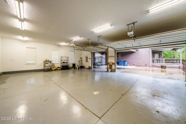 Building Photo - 12307 Ridgeview Dr