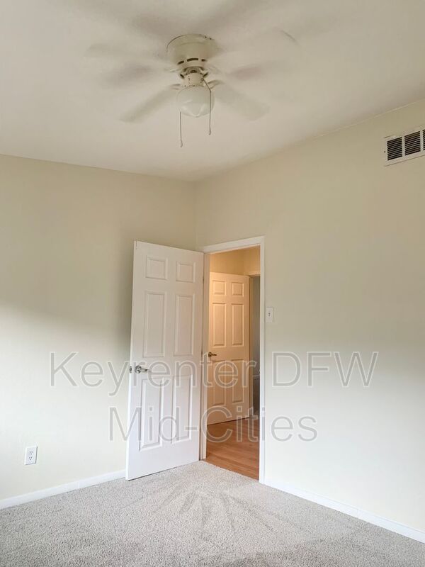 Building Photo - 501 Nottingham Dr
