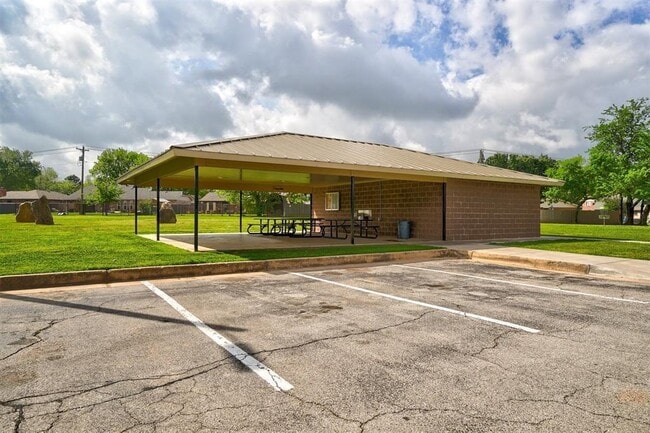 Building Photo - 1502 Briar Meadow Rd
