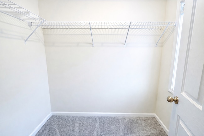 Building Photo - Gated Johns Creek End-Unit Townhome | 3BR / 3.5BA | Minutes to Avalon & GA-400