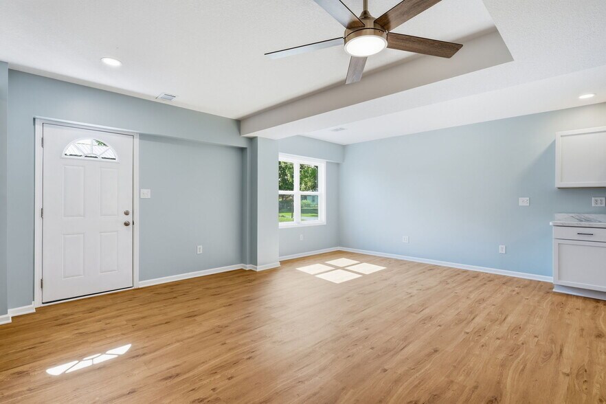Entry - 720 Hurd Ave