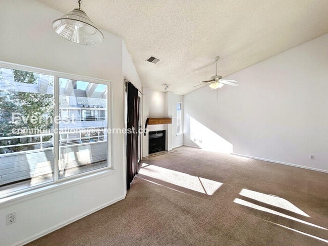 Building Photo - 3700 Iguana Dr