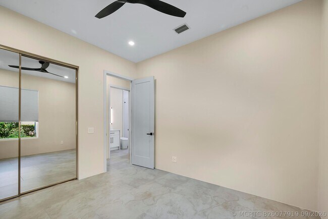 Building Photo - 176 NW Bentley Cir