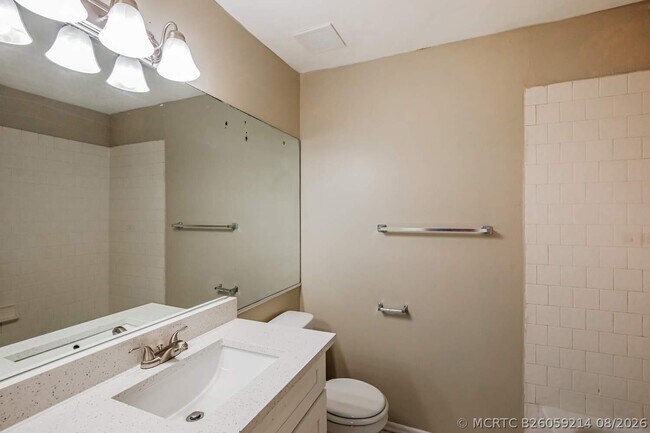 Building Photo - 3939 Jasmine Ln
