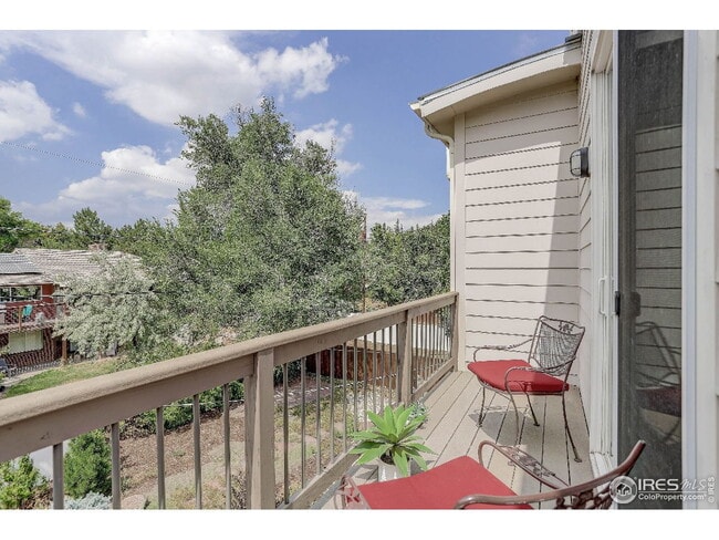 Building Photo - "Charming 3-Bed Townhouse Retreat with Spacious Living in Boulder!"