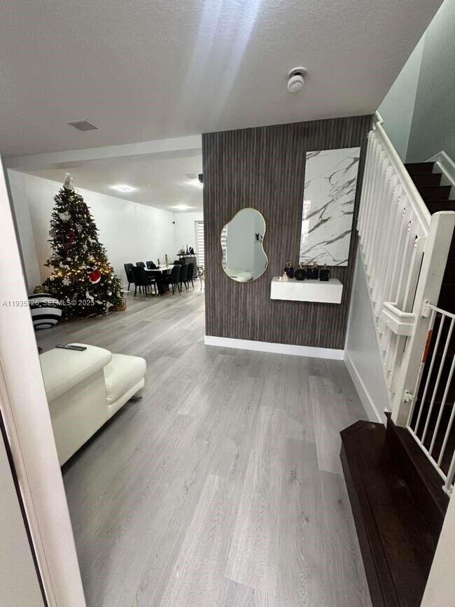 Building Photo - 9350 SW 171st Ct