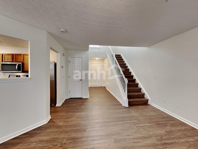Building Photo - 328 Meadows Ln