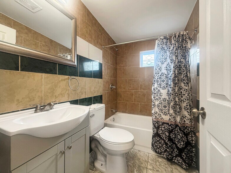 Building Photo - 1424 3rd St NW