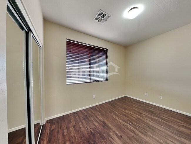 Building Photo - 7307 S 73rd Dr