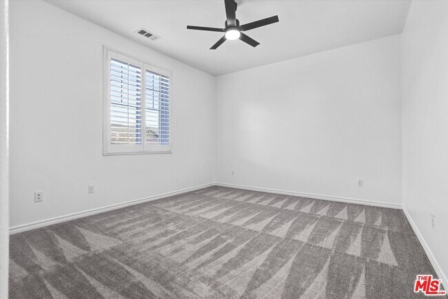 Building Photo - 577 Comet Ave