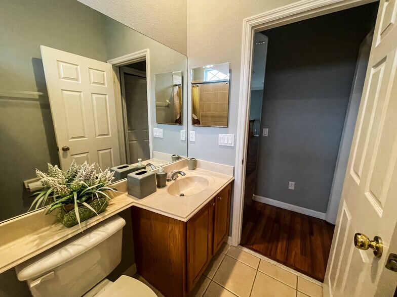 Building Photo - 1114 Darnaby Way