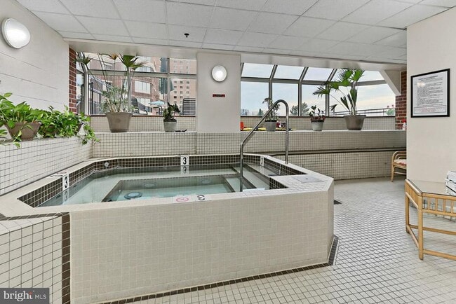 Building Photo - 2121 Jamieson Ave