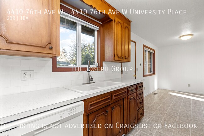 Building Photo - Sun-filled 2BD/1BA in University Place Duplex