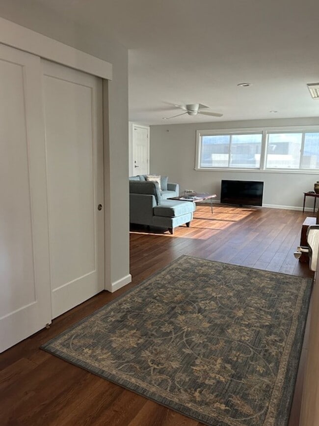 Building Photo - Penthouse in Wailuku secured building