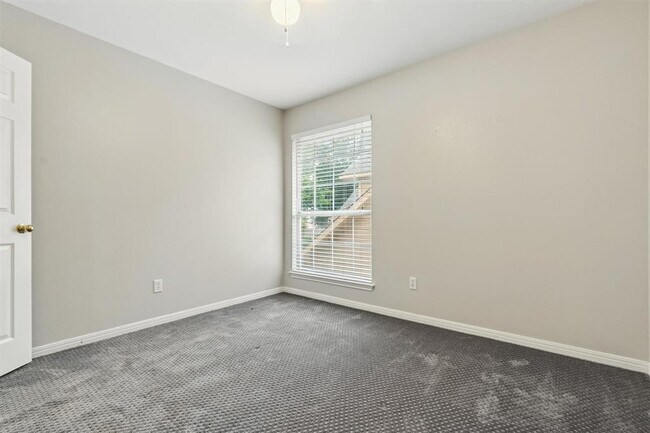 Building Photo - 10116 Scull Creek Dr