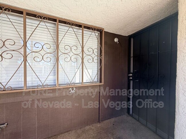 Building Photo - 1405 E Vegas Valley Dr