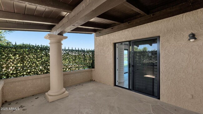 Building Photo - 7500 N Vía Camello Del Sur