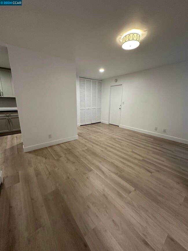 Building Photo - 1700 Siskiyou Dr