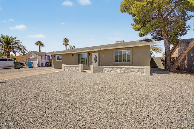 Building Photo - 3524 E Angela Dr
