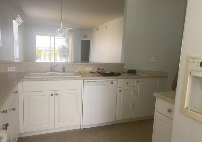 Building Photo - 6838 Toland Dr