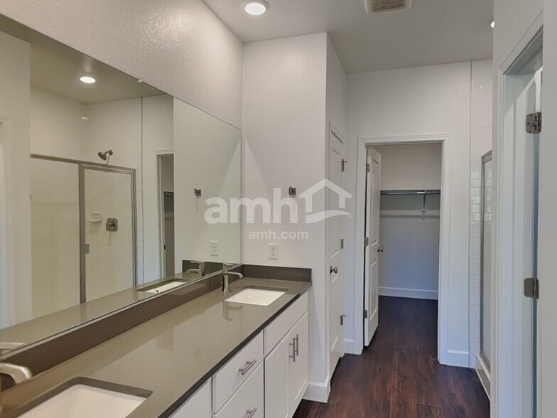 Building Photo - 14891 W 82nd Ave