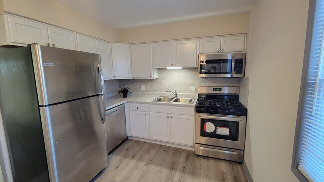 Primary Photo - 3701 Forest Ave