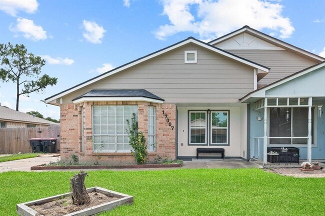 Primary Photo - 17007 Pastoria Dr