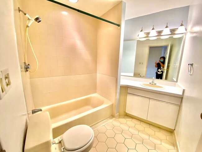 Building Photo - 90 Quincy Shore Dr