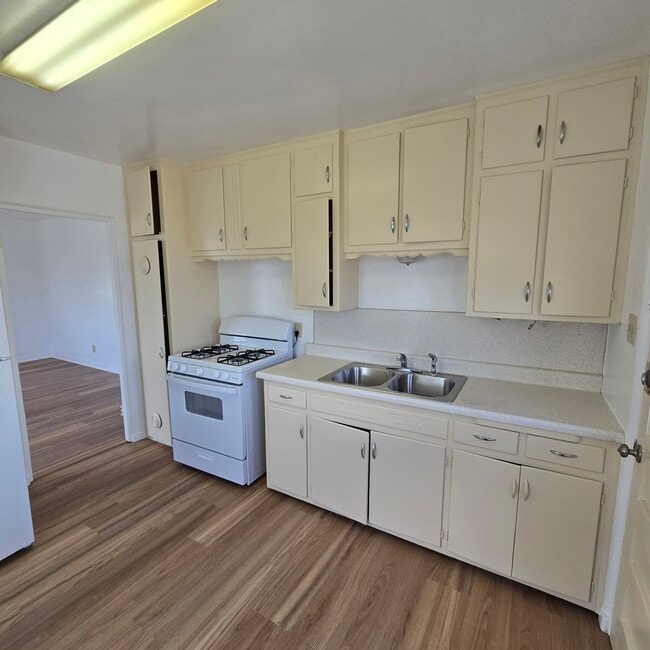 Building Photo - 335 Monroe St NE