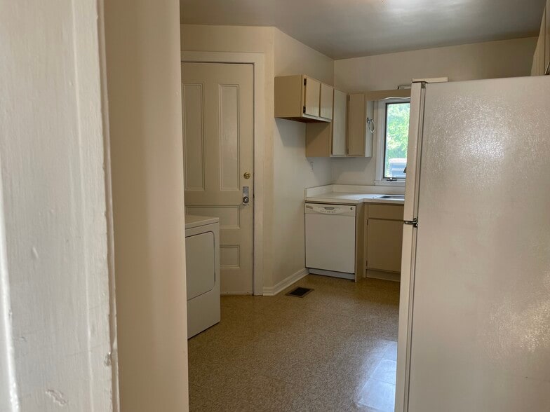 Kitchen - 70 Rutgers St