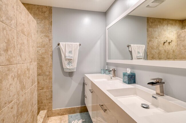 Building Photo - 120 Sunset Harbor Way