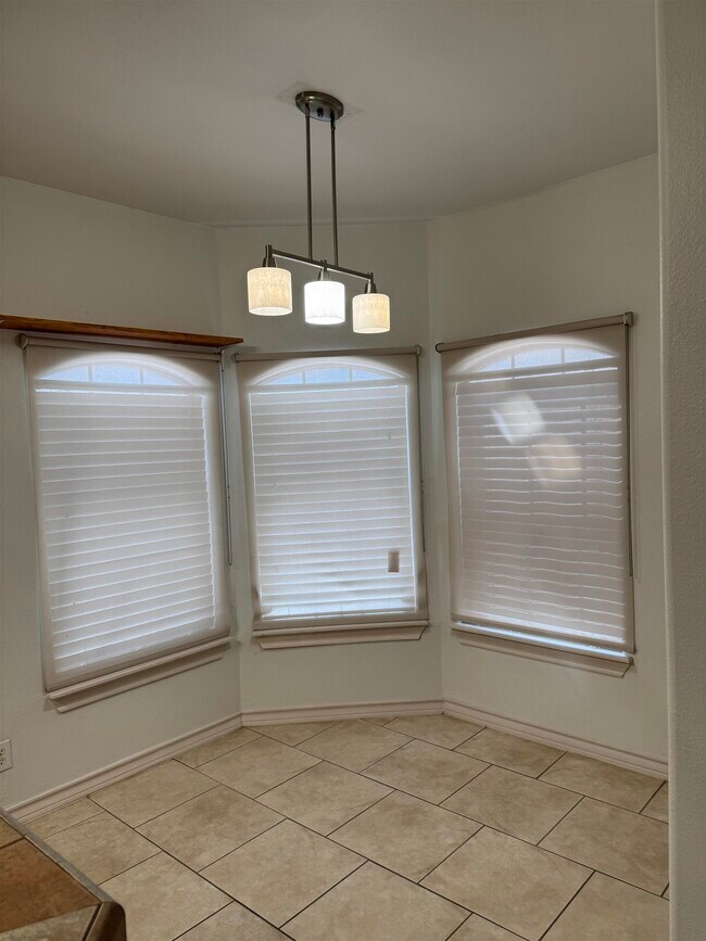 Building Photo - 9810 Spindrift Dr