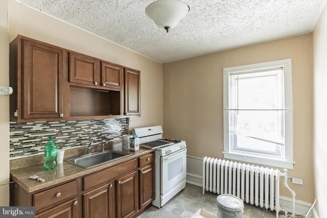 Building Photo - 4812 E Roosevelt Blvd