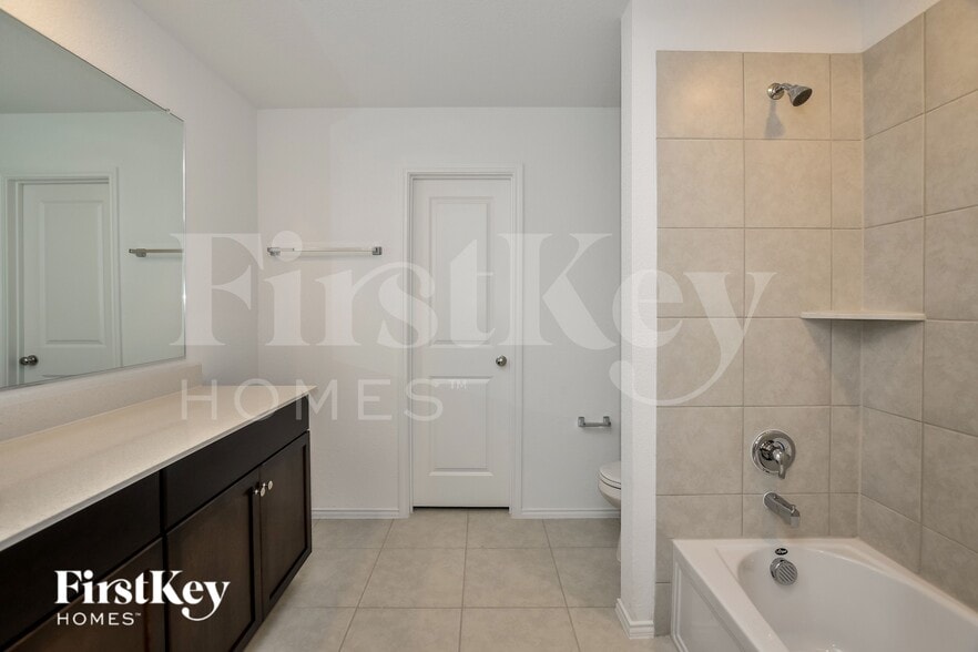 Building Photo - 1069 Crestview Dr