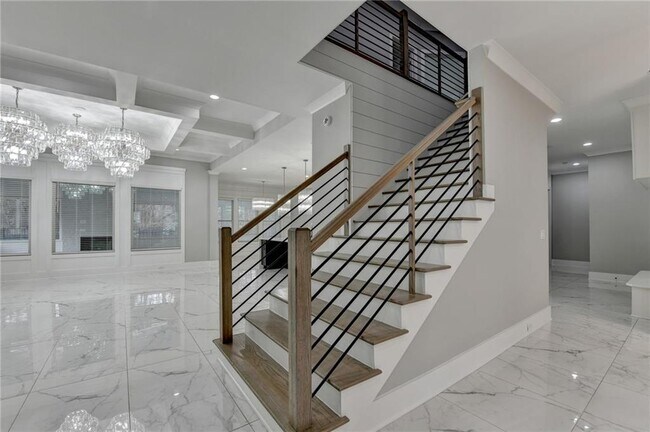 Building Photo - 960 Nours Cir SE