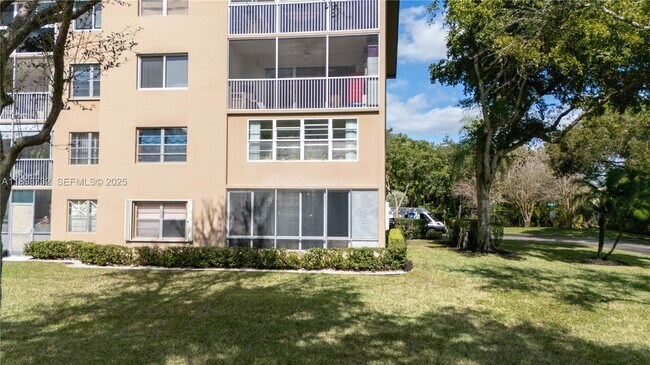 Building Photo - 12750 SW 4th Ct