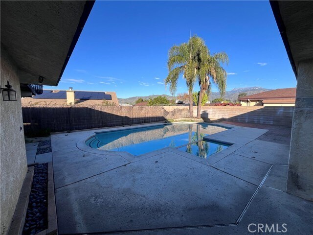 Building Photo - 43052 Charlton Ave