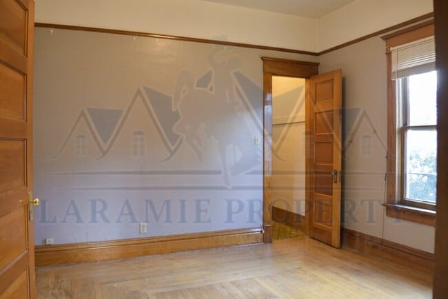 Building Photo - 358 N 5th St